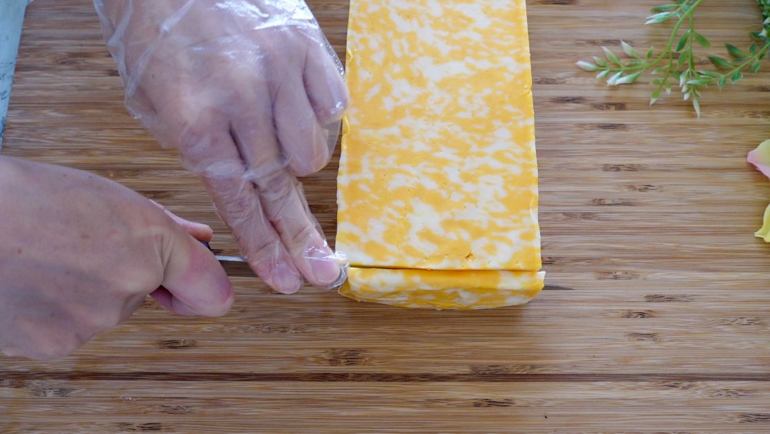 コストコ「コルビージャックチーズ」のカロリーや価格は？賞味期限、レシピまで解説！ ぱるとよ